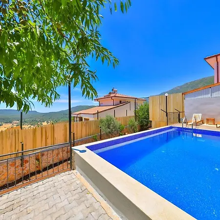 Luxury Meri With Pool And Jakuzi In *
