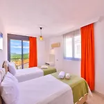 Villa Luxury Meri With Pool And Jakuzi In *